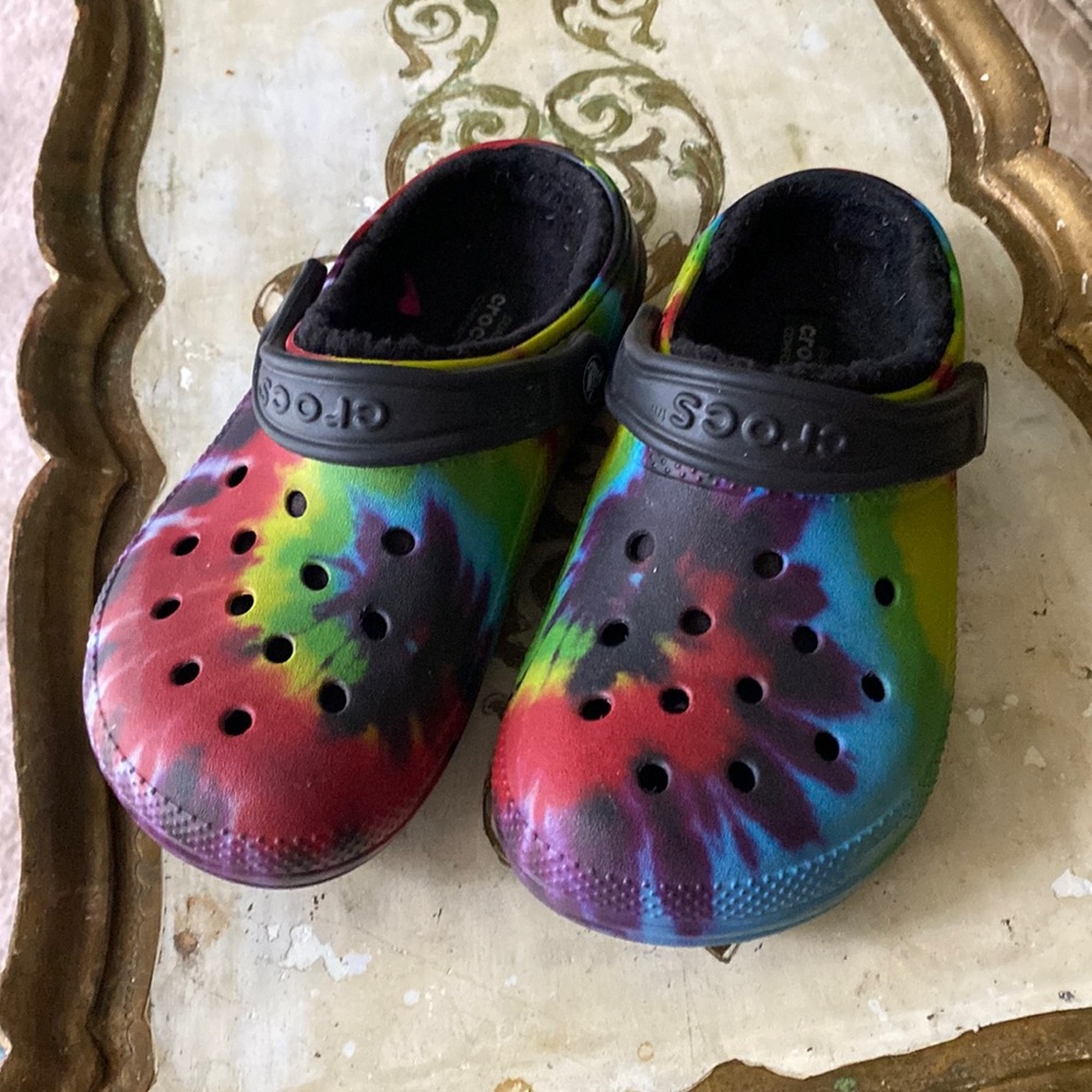 Crocs Tie Dye Slip on with fleece liner W5